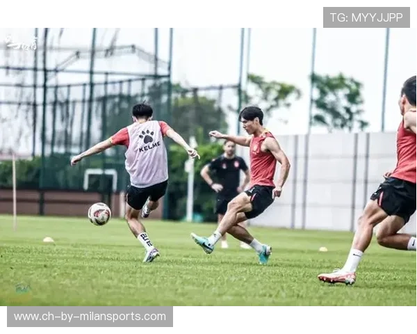 女双选手改善防守覆盖宽度，整体移动更合理